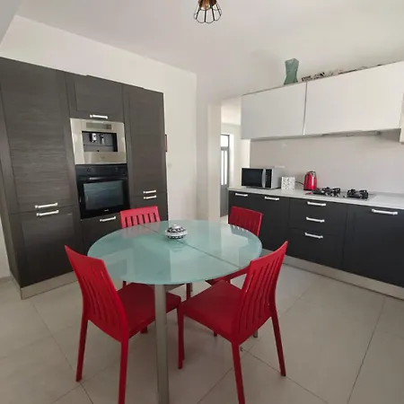 Ensuite Twin With Laundry In *