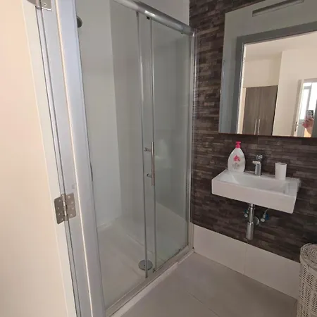 Ensuite Twin With Laundry In Homestay