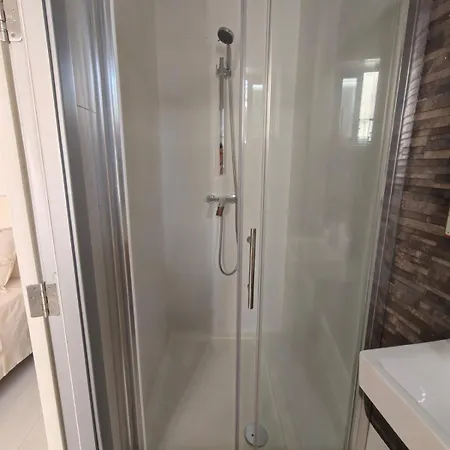 Privatunterkunft Ensuite Twin With Laundry In