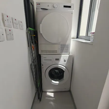 Ensuite Twin With Laundry In Privatunterkunft Pembroke
