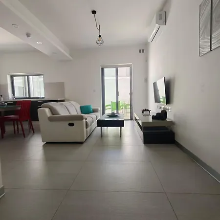 Ensuite Twin With Laundry In *