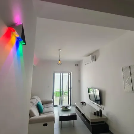 Ensuite Twin With Laundry In Pembroke