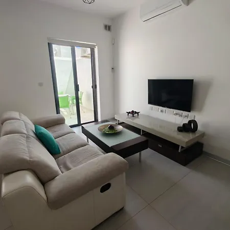 Ensuite Twin With Laundry In