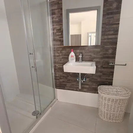 Ensuite Twin With Laundry In * Pembroke