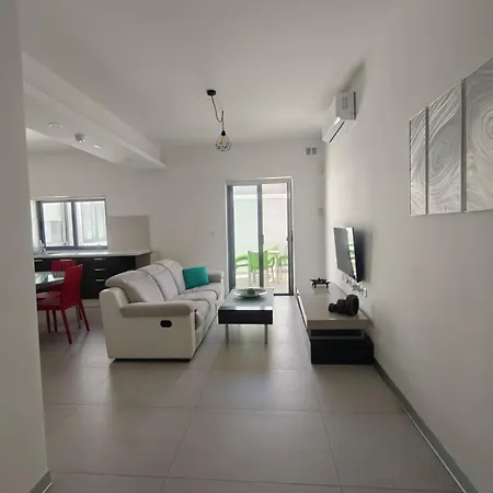 Ensuite Twin With Laundry In *