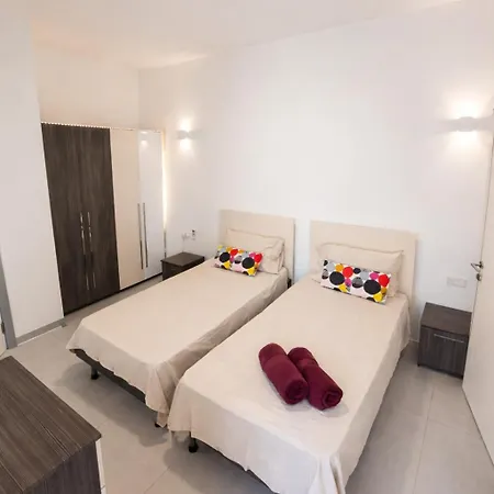 Relaxing Twin With Private Bathroom In Peaceful Near St Julians * ペンブローク