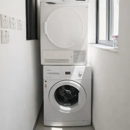 ホームステイ Relaxing Twin With Private Bathroom In Peaceful Near St Julians
