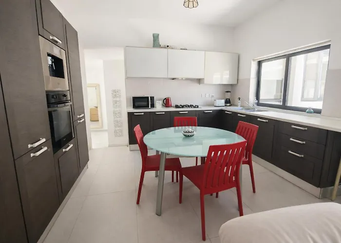 Relaxing Twin With Private Bathroom In Peaceful Near St Julians Habitación en casa particular *