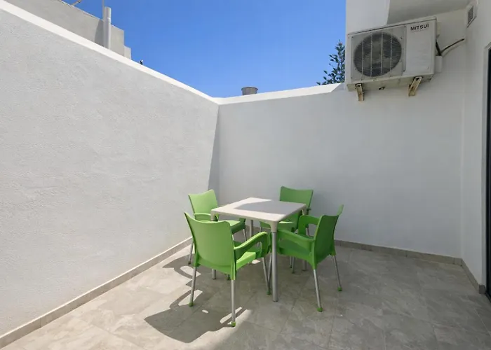 Relaxing Twin With Private Bathroom In Peaceful Near St Julians